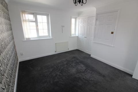 2 bedroom semi-detached house to rent, Kington Close, Willenhall