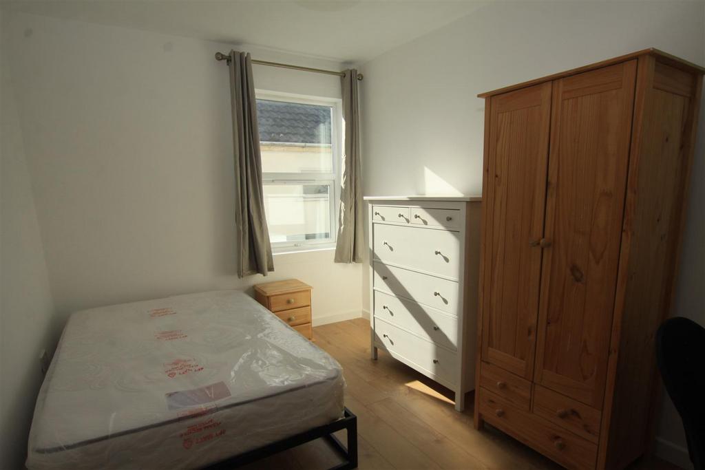 Bed 2- 1.JPG