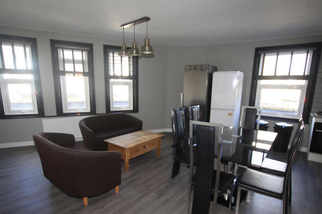 Lounge - 1.JPG