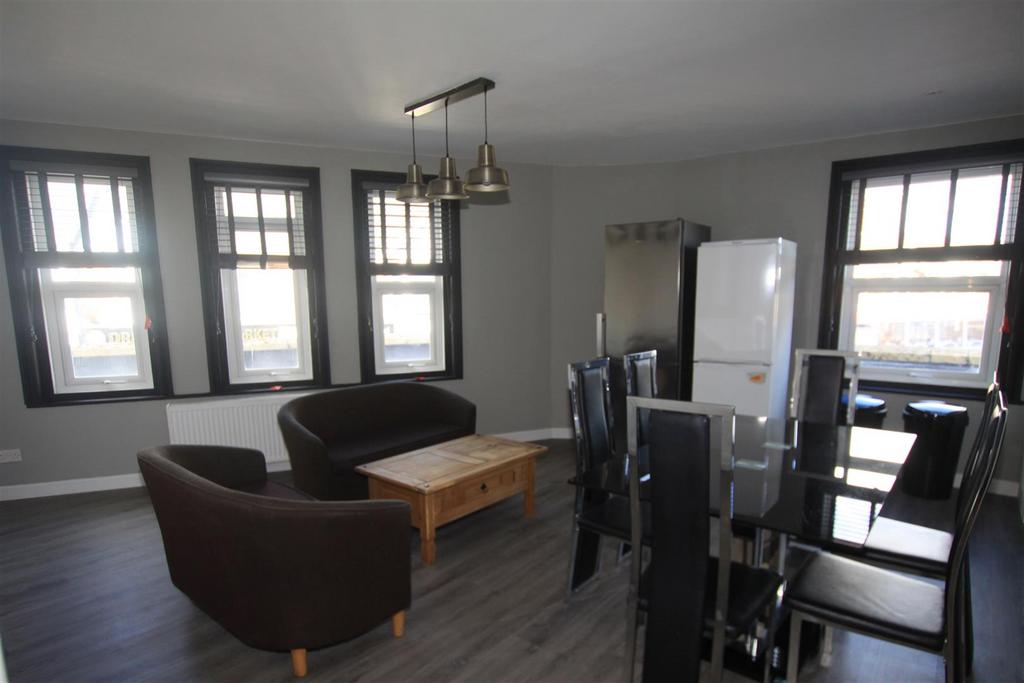 Lounge 2.JPG