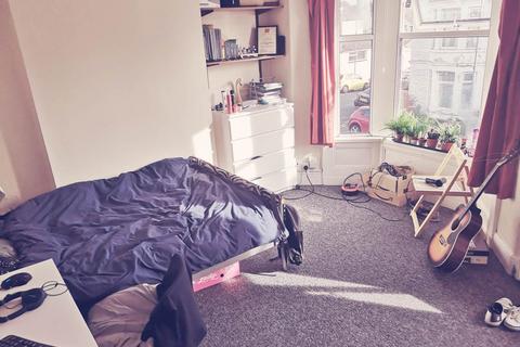 5 bedroom house to rent, Dogfield Street, Cathays, Cardiff