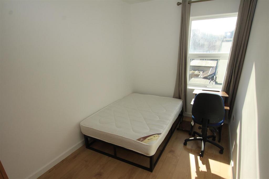 Bed 4 -2.JPG