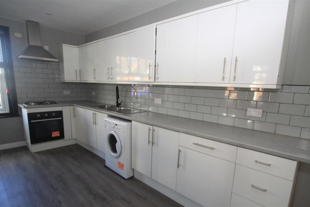 Kitchen 2.JPG