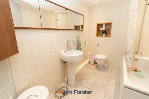 2 bedroom apartment for sale, Fletcher Road, Gateshead