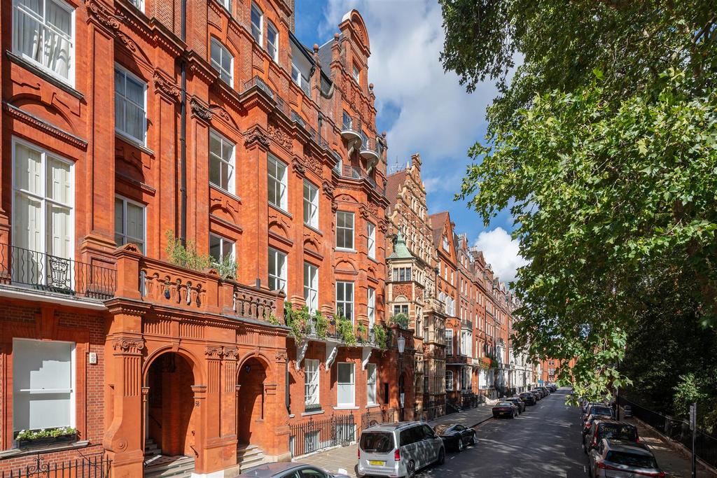 Flat A, 54 Cadogan Square Hi-42.jpg