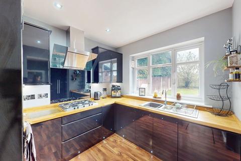4 bedroom semi-detached house for sale, Manchester Road, Over Hulton, BL5
