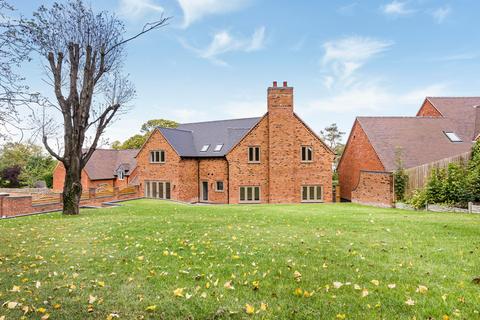 5 bedroom detached house for sale, Coton Road, Walton-on-Trent, Swadlincote, Derbyshire, DE12 8NL