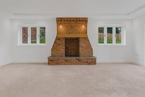 5 bedroom detached house for sale, Coton Road, Walton-on-Trent, Swadlincote, Derbyshire, DE12 8NL