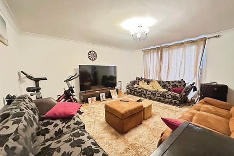 4 bedroom terraced house for sale, Chesters Avenue, Longbenton, Newcastle upon Tyne, NE12