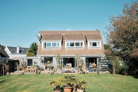 undefined, La Rue Guerdain, Jersey JE3