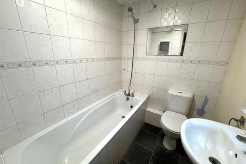 2 bedroom terraced house to rent, Livingstone Street, Leek
