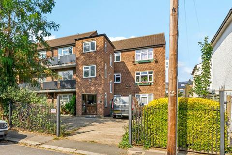 Avenue Road, London W3