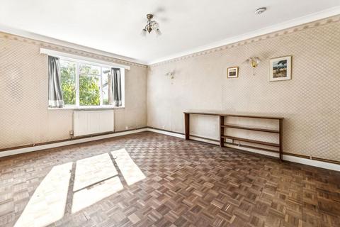 2 bedroom flat for sale, Avenue Road, London W3