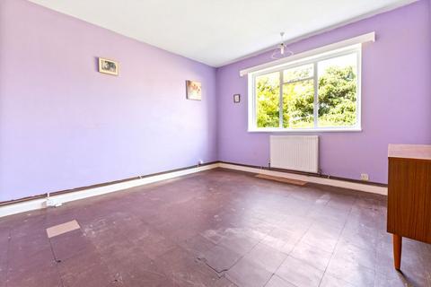 2 bedroom flat for sale, Avenue Road, London W3