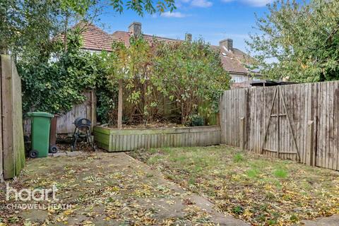 4 bedroom end of terrace house for sale, Valence Avenue, Dagenham