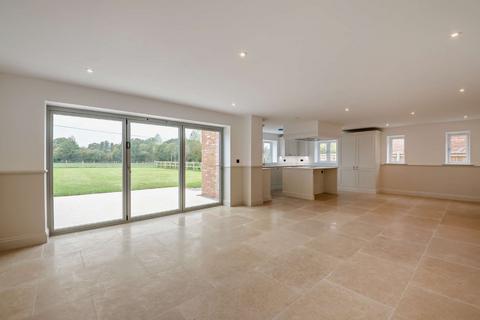 4 bedroom detached house for sale, Silchester Road, Little London, Tadley, Hampshire