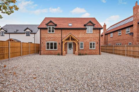 4 bedroom detached house for sale, Silchester Road, Little London, Tadley, Hampshire