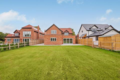 4 bedroom detached house for sale, Silchester Road, Little London, Tadley, Hampshire