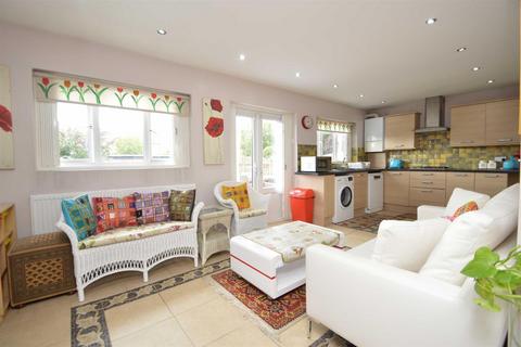 3 bedroom terraced house for sale, Brantwood Gardens, Redbridge