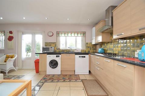 3 bedroom terraced house for sale, Brantwood Gardens, Redbridge