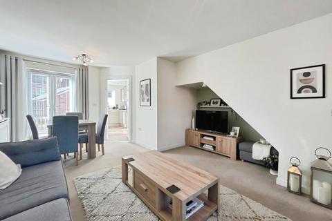 3 bedroom semi-detached house for sale, Lynwood Way, South Shields, Tyne and Wear, NE34 8DA