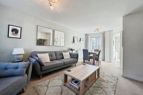3 bedroom semi-detached house for sale, Lynwood Way, South Shields, Tyne and Wear, NE34 8DA