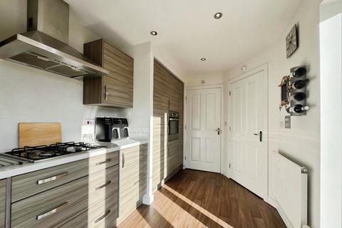 3 bedroom semi-detached house for sale, Lynwood Way, South Shields, Tyne and Wear, NE34 8DA