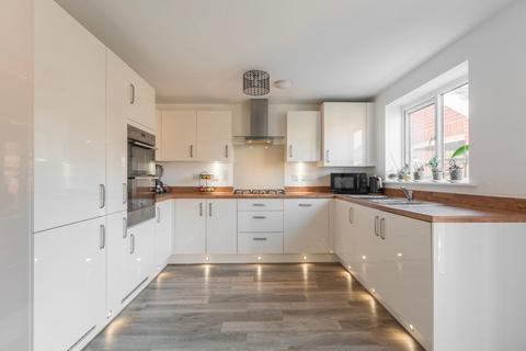 4 bedroom detached house for sale, Royal Sovereign Avenue, Norwich
