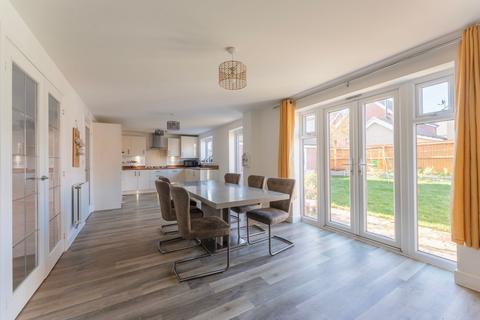 4 bedroom detached house for sale, Royal Sovereign Avenue, Norwich