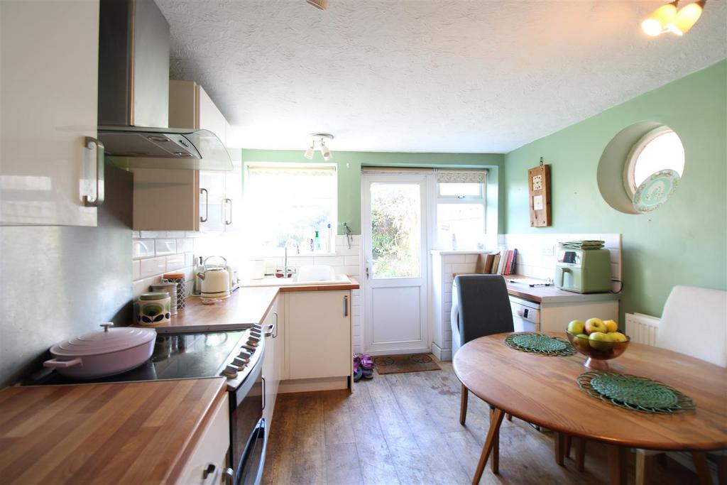 Kitchen2.JPG