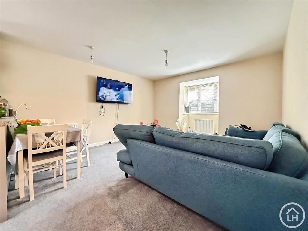 Lounge / Kitchen