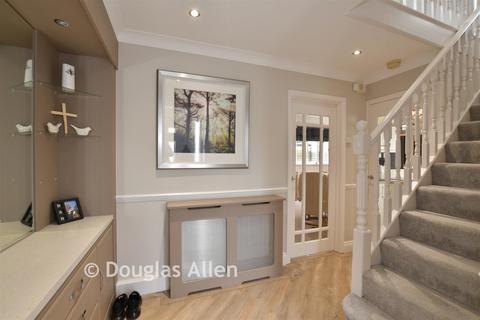 4 bedroom detached house for sale, Blake Hall Drive, Wickford SS11