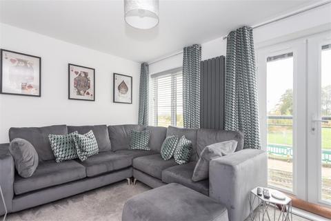 3 bedroom townhouse for sale, Willowbay Drive, Great Park, NE13