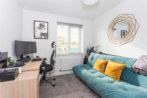 3 bedroom townhouse for sale, Willowbay Drive, Great Park, NE13