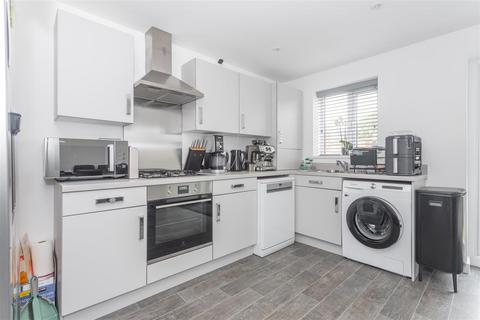3 bedroom townhouse for sale, Willowbay Drive, Great Park, NE13