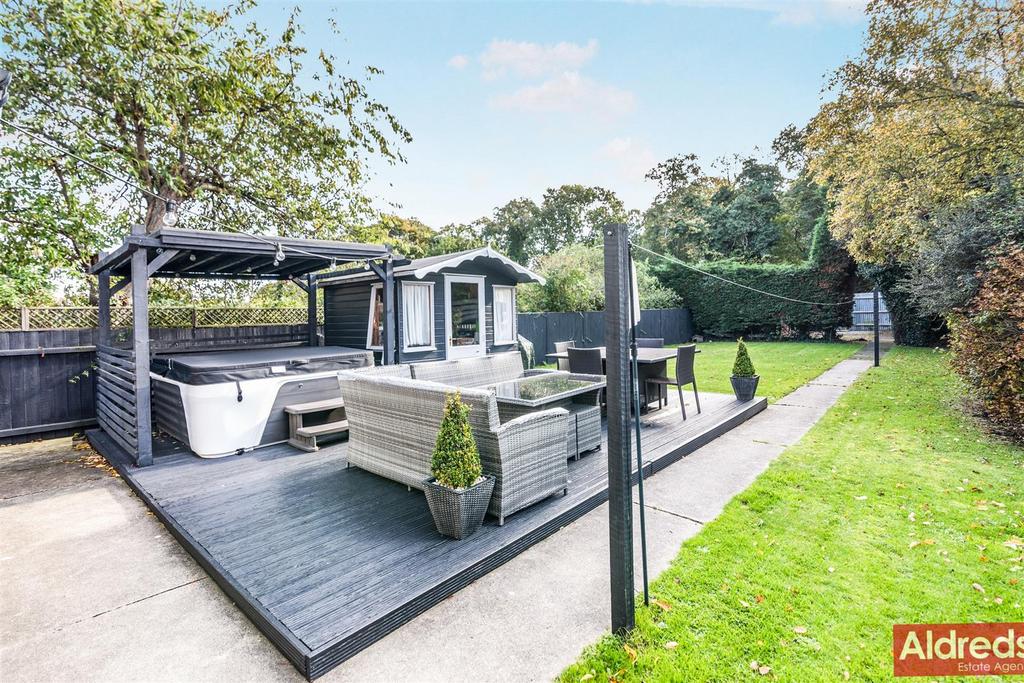 Seating and hot tub area