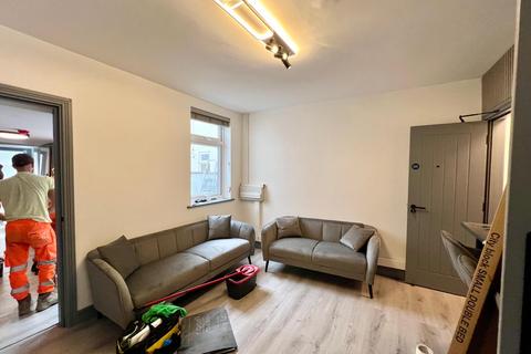 6 bedroom terraced house to rent, Victoria Street, Reading RG1