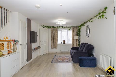 3 bedroom semi-detached house to rent, Over court Gardens, Patchway, Bristol, United Kingdom, BS34