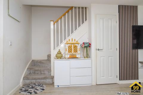 3 bedroom semi-detached house to rent, Over court Gardens, Patchway, Bristol, United Kingdom, BS34