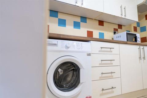 5 bedroom house share to rent, Mayo Road, Brighton