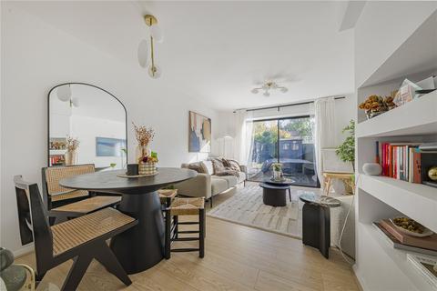 38 Pennington Way, London, SE12 9QB