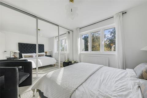 38 Pennington Way, London, SE12 9QB