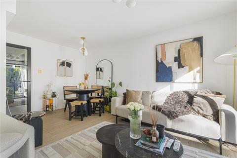 38 Pennington Way, London, SE12 9QB
