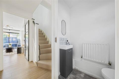 38 Pennington Way, London, SE12 9QB