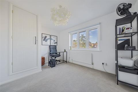 38 Pennington Way, London, SE12 9QB