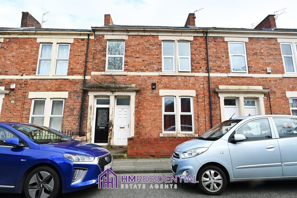 3 bedroom 1st Floor Flat for rent on Gainsborou