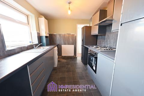 3 bedroom flat to rent, Gainsborough Grove, Arthurs Hill NE4