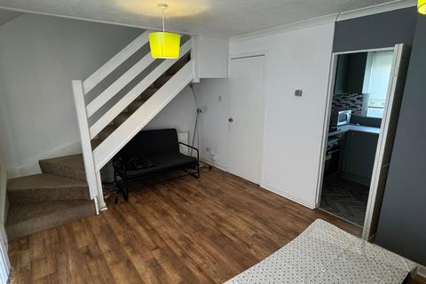 2 bedroom terraced house to rent, Blackburn Street, Glasgow G51