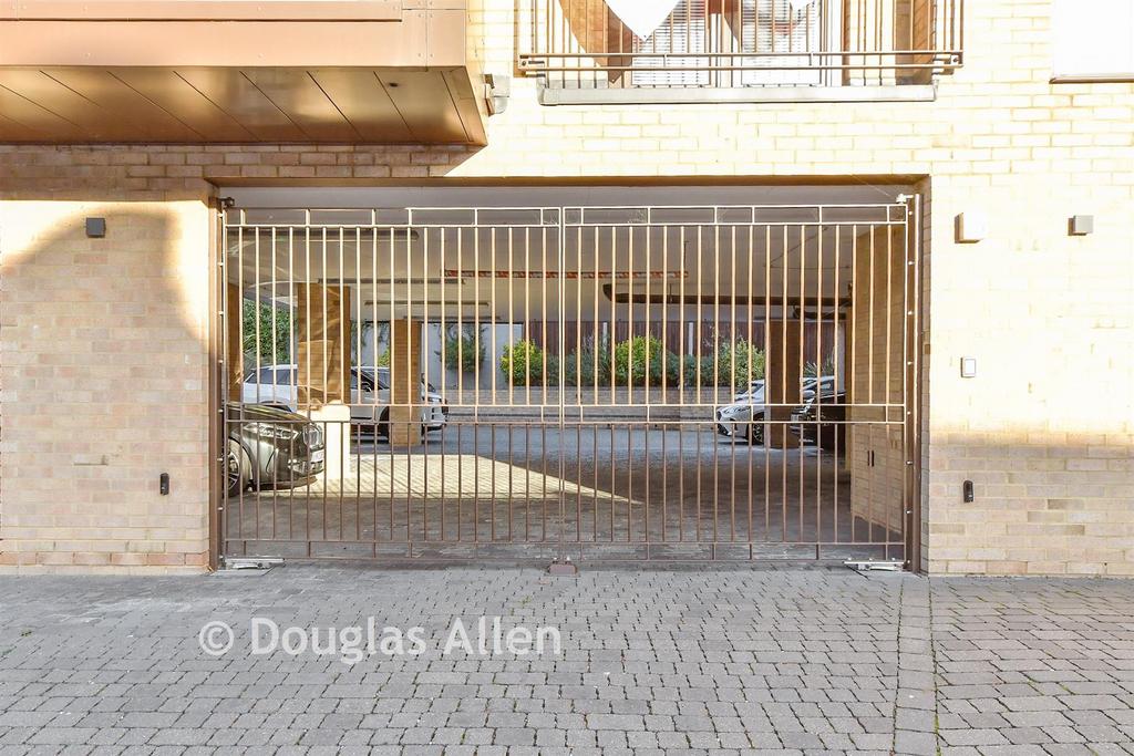 Driveway/Parking