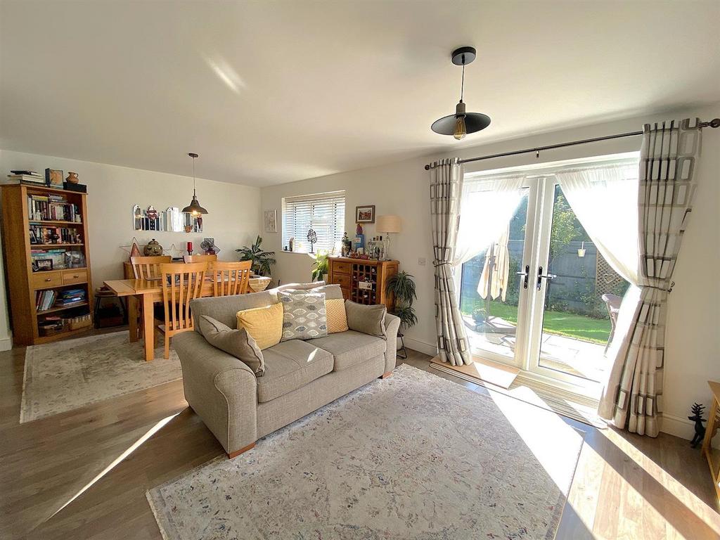 56 C Haslam Crescent - Lounge2.jpg